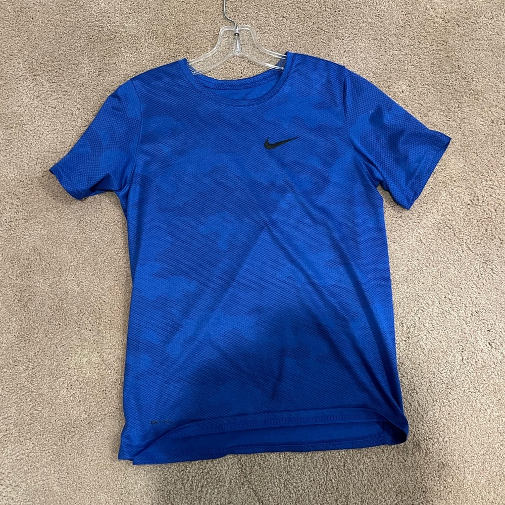 Nike mens XL workout dri-fit shirt shortsleeve